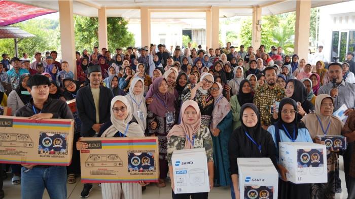 2 dr. Hj. Cellica Nurrachadiana, M.H.Kes, sosialisasi di Kabupaten Karawang, Jumat, (1/5). 
