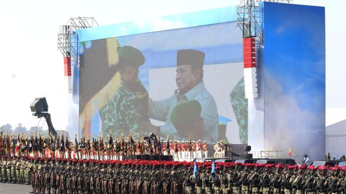 Presiden RI, Prabowo Subianto meresmikan enam komando daerah militer pada Upacara Gelar Pasukan dan Kehormatan Militer di Pusdiklatpassus Kopassus, Batujajar, Kabupaten Bandung Barat (KBB), Jawa Barat, Minggu (10/8/2025).