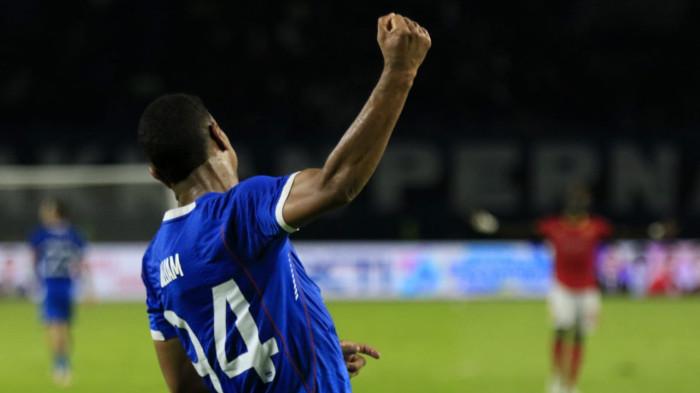 Pemain Persib Bandung, Uilliam Barros melakukan selebrasi setelah mencetak gol ke gawang Manila Digger pada play off AFC Champion League Two (ACL 2) di Stadion Gelora Bandung Lautan Api (GBLA), Kota Bandung, Jawa Barat, Rabu (13/8/2025).