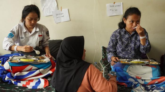 Sejumlah pelajar diduga keracunan Makanan Bergizi Gratis (MBG) dirawat di Rumah Sakit Umum Daerah (RSUD) Cililin, Kabupaten Bandung Barat, Jawa Barat, Kamis (25/9/2025).