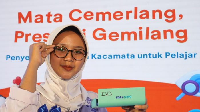 Ribuan Pelajar SMP dan MTs di Bandung Dapat Pemeriksaan Mata dan Kacamata Gratis