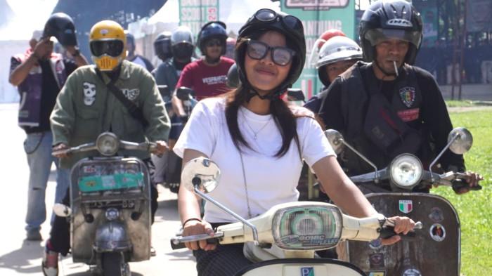 Puluhan komunitas skuter mengikuti fun riding dalam rangka memeriahkan Bandung Scoot Nation (BSN) 2025 dengan mengambil start lokasi acara, Laswi Heritage, Jalan Sukabumi, Kota Bandung, Sabtu (29/11/2024).