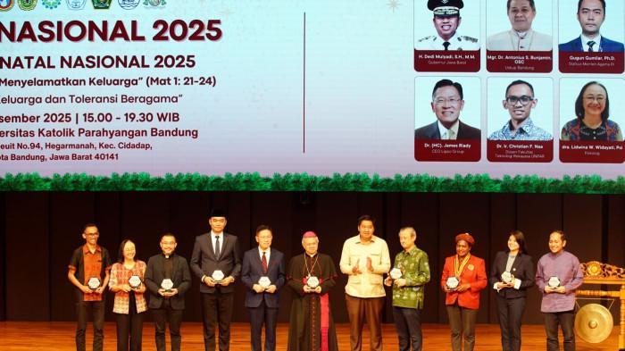 Ketua Umum Panitia Natal Nasional 2025, Maruarar Sirait membuka rangkaian Seminar Natal Nasional 2025 di Universitas Katolik Parahyangan (Unpar), Jalan Ciumbuleuit, Kota Bandung, Jawa Barat, Rabu (10/12/2025).