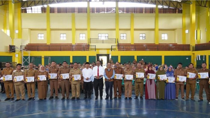 2BUPATI SUKABUMI - Bupati Sukabumi H. Asep Japar berkumpul bersama