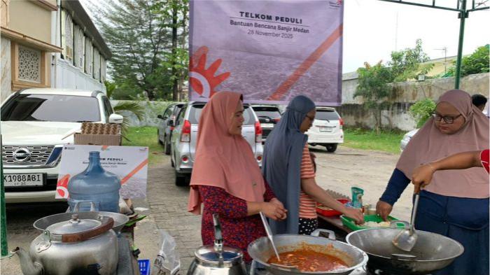 2Bantuan Bencana Banjir Medan oleh Telkom Peduli.