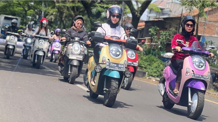 2HARI KARTINI - Dalam rangka memperingati Hari Kartini, DAM menggelar kegiatan city rolling.
