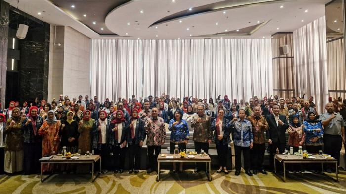 2KEMENKUM JABAR - Kakanwil Kemenkum Jabar, Asep Sutandar menghadiri Diskusi Hukum