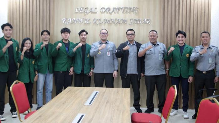 2Kanwil Kemenkum Jabar menerima kunjungan audiensi oleh para mahasiswa dari BEM UNPAS