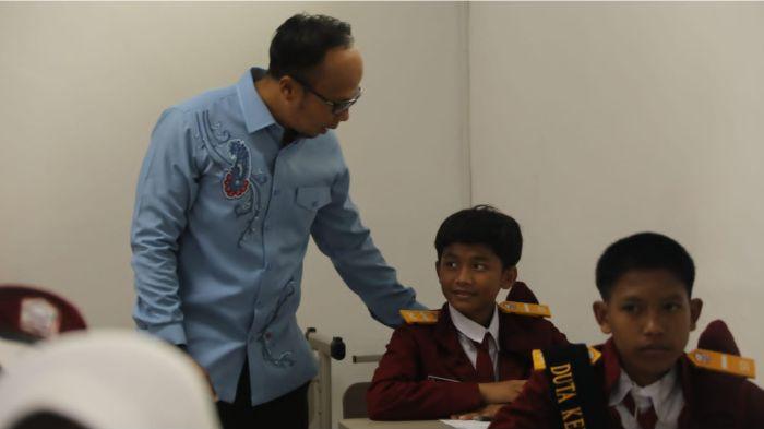 2SEKOLAH RAKYAT - Walikota Tasikmalaya Viman Alfarizi Ramadhan, Pemkot Tasikmalaya