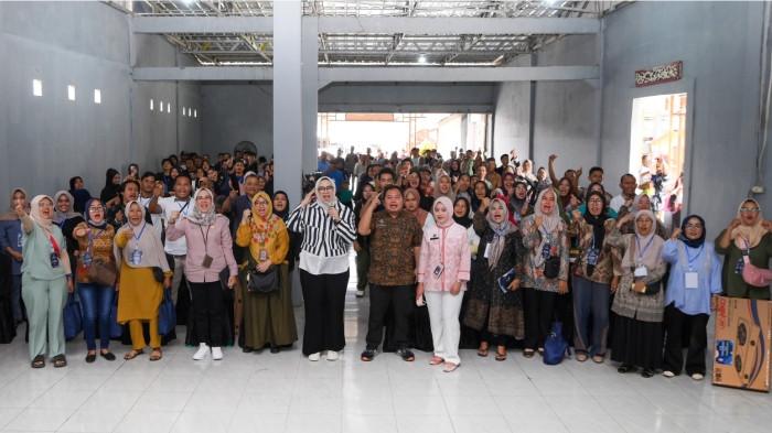 2SOSIALISASI - Anggota Komisi IX DPR RI Cellica Nurrachadiana, menggelar kegiatan sosialisasi