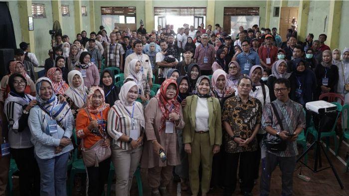 2SOSIALISASI PROGRAM MBG - Anggota Komisi IX DPR RI, Putih Sari sosialisasi program MBG