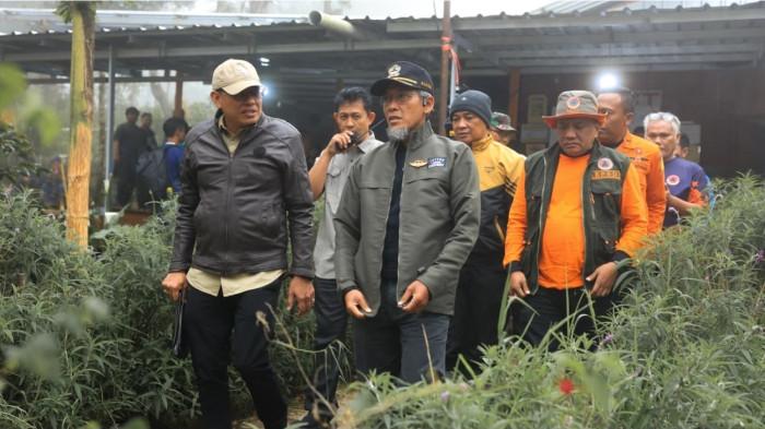 2Sekda Provinsi Jawa Tengah Sumarno, mengecek langsung upaya pencarian Yazid, di lokasi basecamp