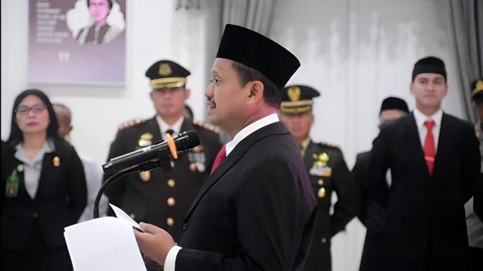 PASKIBRAKA - Bupati Sumedang Dony Ahmad Munir mengukuhkan  54 putra-putri terbaik yang terpilih sebagai Paskibraka Tahun 2025 di Gedung Negara Sumedang, Sabtu (16/8/2025). 