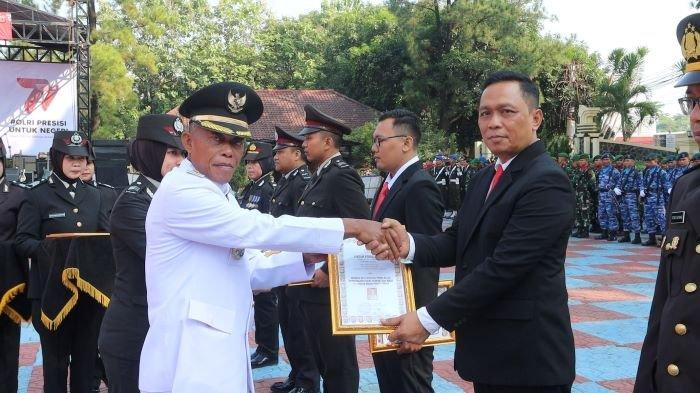 Keren, Baru 2 Pekan Bertugas Sebagai Kasatnarkoba Polres Subang, AKP Heri Nurcahyo Sabet Penghargaan