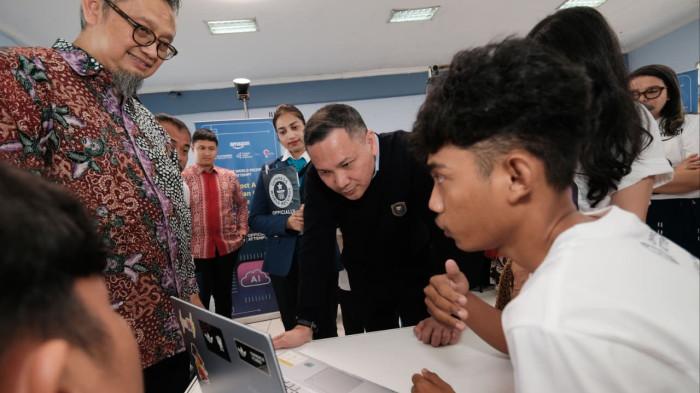 Pelajar dan Guru di Jabar Pecahkan Rekor Dunia Lewat Aplikasi Generative AI Amazon