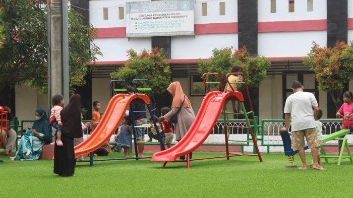 Masjid Agung Indramayu Kini Punya Taman untuk Anak-anak, Bisa Tunggu Waktu Salat Sambil Bermain