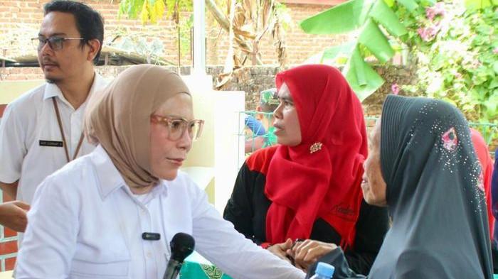 Anggota DPR RI Lola Nelria Cek Posyandu di Garut, Puji Dokter yang Mau Mengabdi di Kampung Halaman