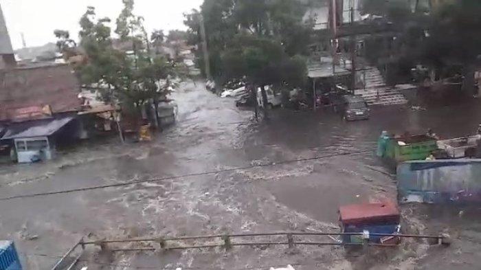 Bandung Diterjang 8 Kejadian Bencana, Banjir Bandang hingga Rumah dan Kirmir Jebol