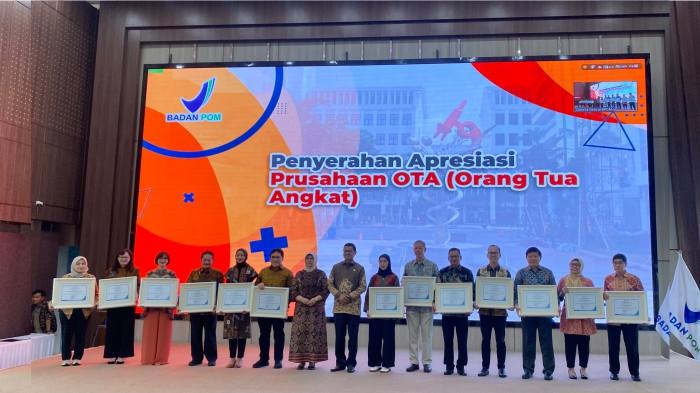 Dukung Program Orang Tua Angkat Secara Berkelanjutan, Kino Indonesia Raih Penghargaan dari BPOM