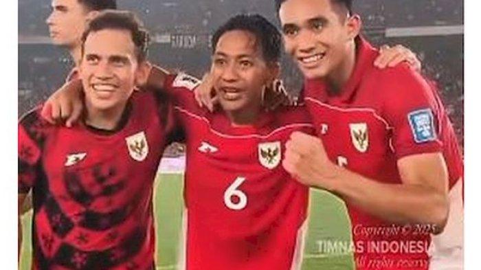 BERENNG RIZKI RIDHO -  Beckham Putra (tengah), gelandang Pesib Bandung, bersama Rizki Ridho dan Egy Maulana Vikri setelah menang ata China di Stadion Utama Gelora Bung Karno, Kamis (5/6/2025).