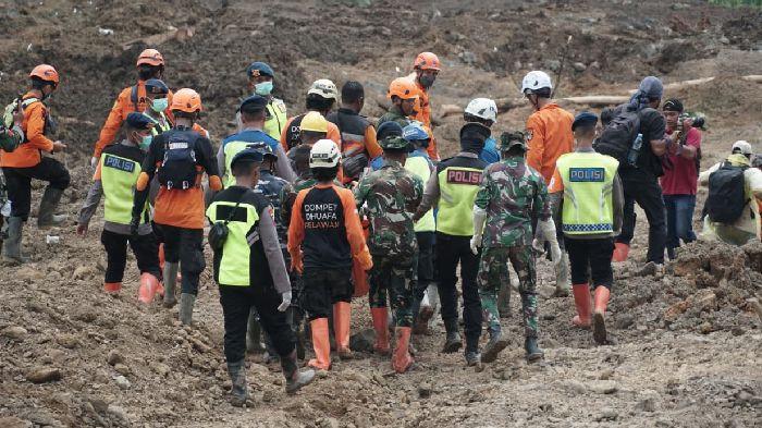 DMC Dompet Dhuafa Sisir Pencarian Hingga Layanan Pos Hangat Layani Ratusan Penyintas Longsor