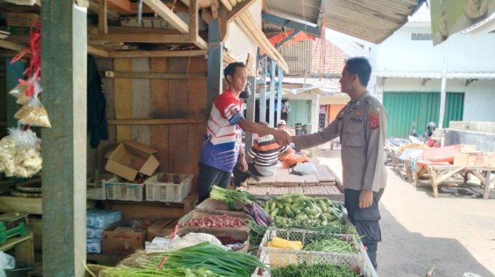 Polsek Sagalaherang Kerahkan Bhabinkamtibmas Monitoring Harga Sembako, Jaga Kondusivitas di Pasar