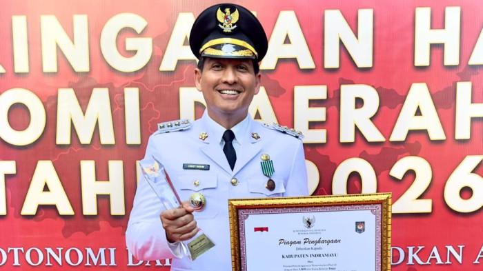 PENGHARGAAN - Bupati Indramayu Lucky Hakim menerima penghargaan atas Prestasi Penyelenggaraan Pemerintahan Daerah berdasarkan Evaluasi Penyelenggaraan Pemerintahan Daerah (EPPD) Tahun 2025 pada peringatan Hari Otonomi Daerah ke-XXX, Senin (27/4/2026) di Plaza Kementerian Dalam Negeri, Jakarta Pusat.