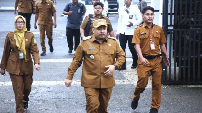 Hari Pertama Kerja, Bupati Subang Gelar Apel Akbar, Ajak OPD Kompak Bekerja Maksimal Layani Rakyat - Tribunjabar.id