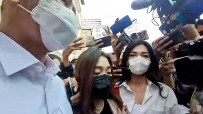 Chandrika Chika Irit Bicara usai Diperiksa Terkait Dugaan Pengeroyokan yang Libatkan Putra Siregar