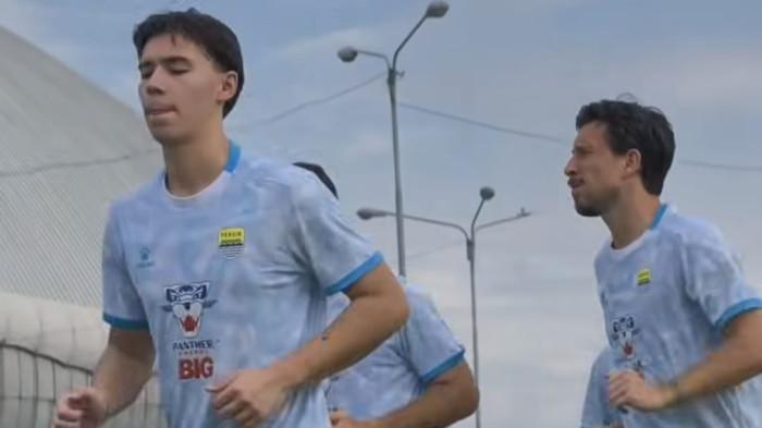 Dion Markx telah merasakan atmosfer latihan tim di Lapangan Pendamping Stadion GBLA, Kota Bandung, pada Senin (2/2/2026).