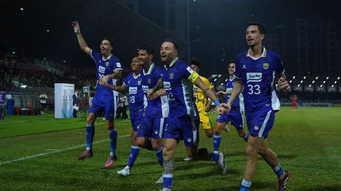Enam kemenangan beruntun PERSIB di Super League dan AFC Champions League Two (ACL Two) 2025/26 membuat Marc Klok begitu bersemangat. Terkini, Maung Bandung mengalahkan Selangor FC 3-2 di Stadion MBPJ Petaling Jaya, Malaysia, Kamis, 6 November 2025.