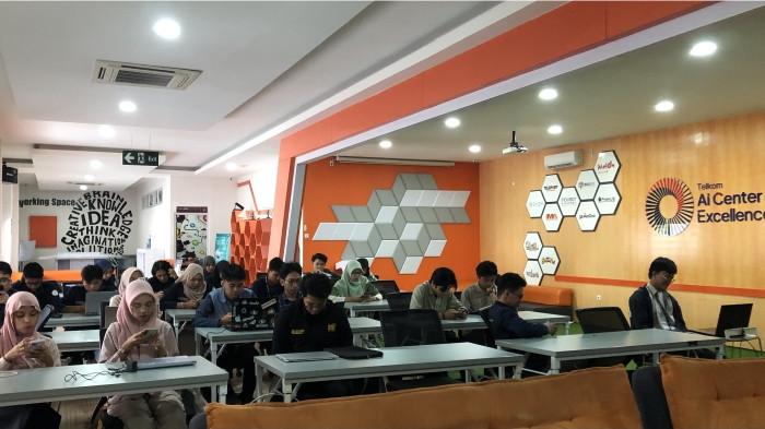 Foto 2: Agenda AI Connect Offline Series di AI Center Makassar ini adalah inisiatif