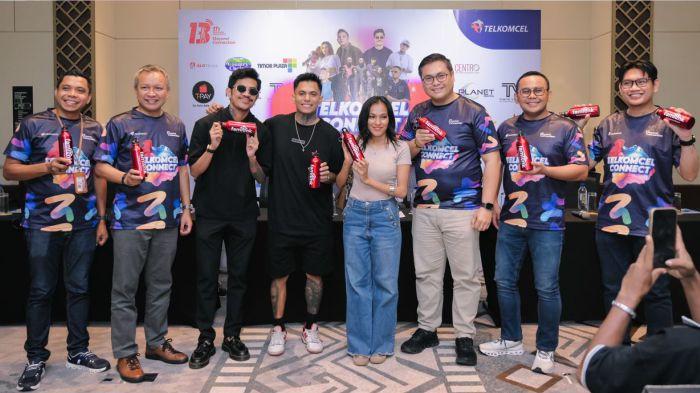 Foto 2: CEO Telkomcel Ardiyanto Priyo dan jajaran bersama dengan