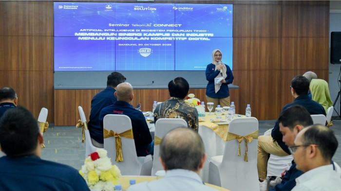 Foto 2: Direktur Utama Telkom Dian Siswarini saat memberikan pemaparan