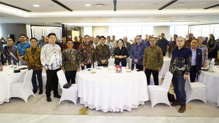 Foto 2: Jajaran manajemen Telkom bersama perwakilan Komdigi, BUMN strategis