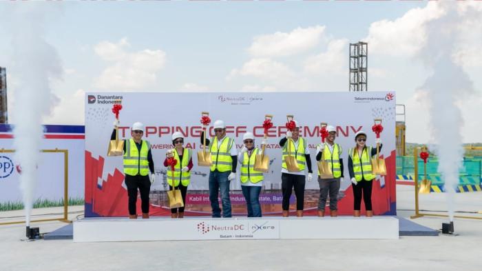 Foto 3: (Dari kiri ke kanan) VP Renewables Of Medco Power Indonesia