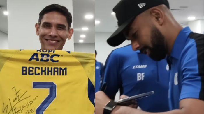 DAPAT JERSEY - Aktor dan presenter, Ganindra Bimo terlihat bahagia saat berhasil mendapatkan tanda tangan bintang Persib Bandung, Beckham Putra Nugraha. Ia juga mendapatkan kejutan dari bintang Arema, Dalberto.