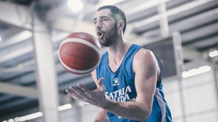 RAKSASA GEORGIA - Center baru Satria Muda Bandung, Giorgi Bezhanishvili.