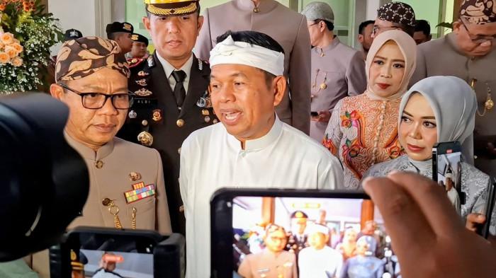 Gubernur Jawa Barat, Dedi Mulyadi seusai mengikuti Rapat Paripurna Peringatan Hari Jadi Kabupaten Bandung ke-385, Gedung Paripurna DPRD Kabupaten Bandung.