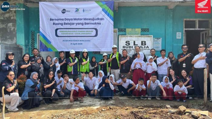 CSR DAYA MOTOR - Sebagai bagian dari rangkaian HUT ke-24, Daya Motor juga menghadirkan program Corporate Social Responsibility (CSR) di SLB BUDI MULIA, Cililin, Jawa Barat, bertepatan dengan momentum Hari Pendidikan Nasional.