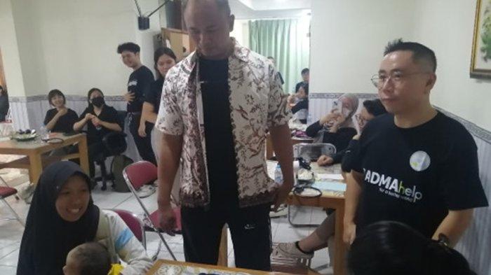 SOSOK Dua Sahabat Adam-Adrian, Tak Kenal Lelah Sejak 2018 Kini Kembali Gelar Berbagi dengan Difabel
