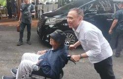 Iwan Bule Nyawalan Ajak Solihin GP Liburan Tipis-tipis ke Ciater, Santap Spesial di RM Asep Stroberi