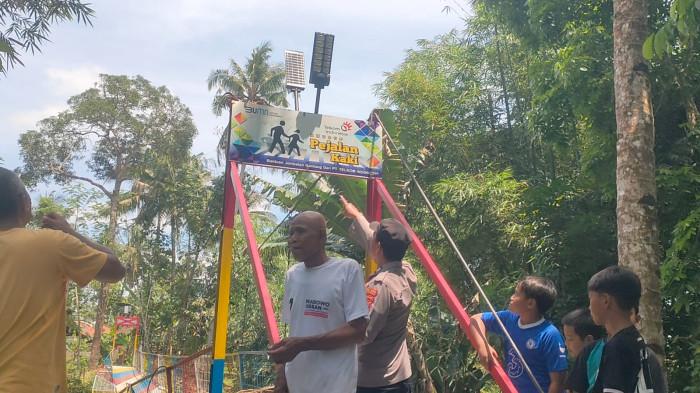 JEMBATAN AMBRUK - Jembatan gantung di Dusun Nengklok, Desa Pajaten, Kecamatan Sidamulih, Kabupaten Pangandaran, Jawa Barat yang ambruk pada Sabtu (4/10/2025) sekitar pukul 08.30 WIB.