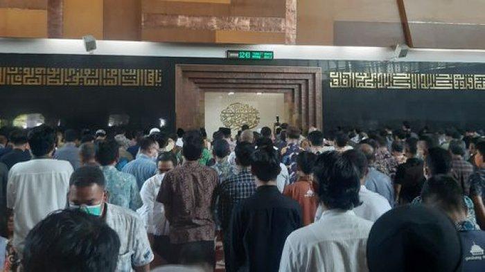 Ribuan Warga Kota Bandung Laksanakan Salat Gaib, Sampaikan Duka Cita Mendalam dan Doa Terbaik