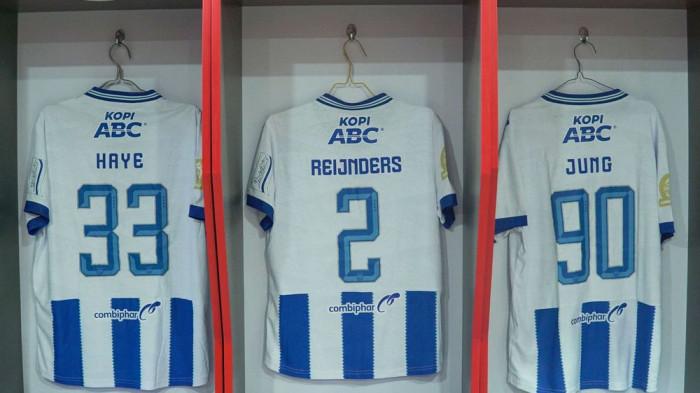 Jersey Away Persib. Persib menghadapi Bali United pada pertandingan pekan kesebelas Super League 2025/26 di Stadion Kapten I wayan Dipta Gianyar, Sabtu, 1 November 2025, pukul 19.00 WIB.