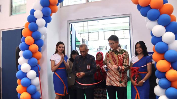 GTC POLBAN - Jurusan Teknik Refrigerasi dan Tata Udara (JTRA) Politeknik Negeri Bandung (Polban) kini memiliki fasilitas pendukung pembelajaran baru berupa Gree Training Center (GTC) yang baru diresmikan pada Jumat (19/9/2025) lalu.