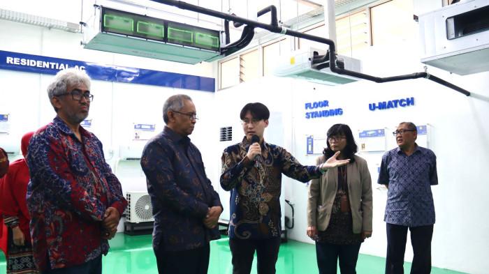 GTC POLBAN - Jurusan Teknik Refrigerasi dan Tata Udara (JTRA) Politeknik Negeri Bandung (Polban) kini memiliki fasilitas pendukung pembelajaran baru berupa Gree Training Center (GTC) yang baru diresmikan pada Jumat (19/9/2025) lalu.