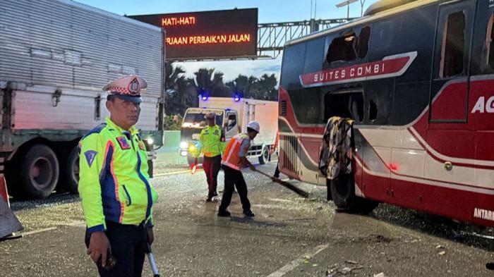 LAKA MAUT - Kondisi bus Agra Mas yang mengalami kecelakaan maut beruntun di ruas Tol Cikopo-Palimanan (Cipali) KM 72, Purwakarta, pada Selasa (18/11/2025) dini hari. 5 Orang tewas akibat kecelakaan ini.