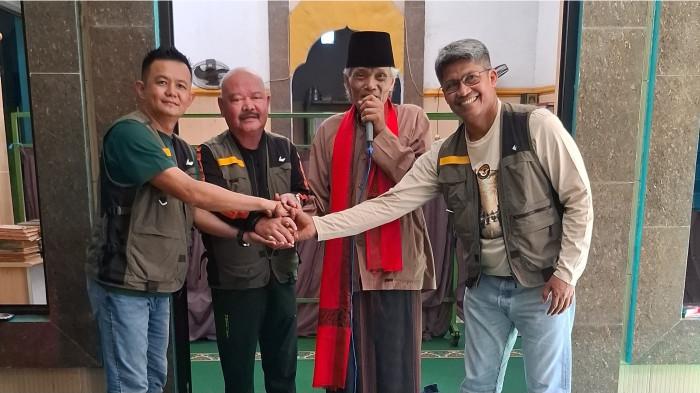 KURBAN - Kegiatan di inisial oleh Bikerz Against Kidz Abuse (B.A.K.A) menyalurkan Sapi Kurban