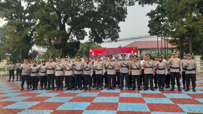 Di Tengah Rintik Hujan, Dua Kasat dan Tiga Kapolsek di Lingkungan Polres Subang Diganti